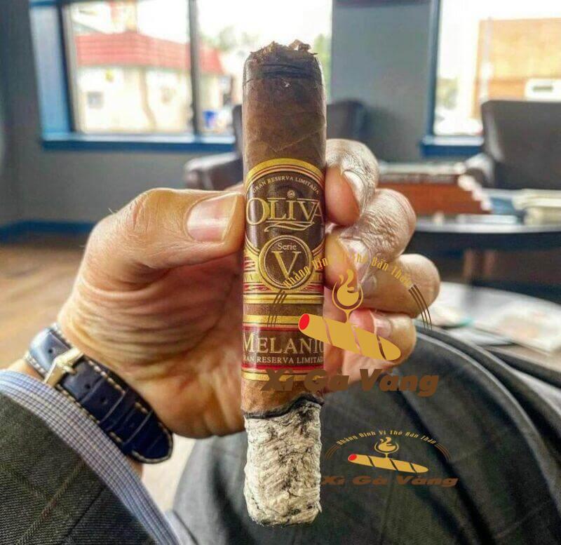 Oliva Serie V Melanio Robusto sẽ chiều lòng cả những quý ông khó tính nhất